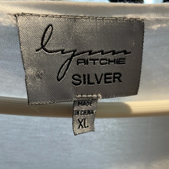 lynn ritchie silver v-neck in white xl - Picture 3 of 3